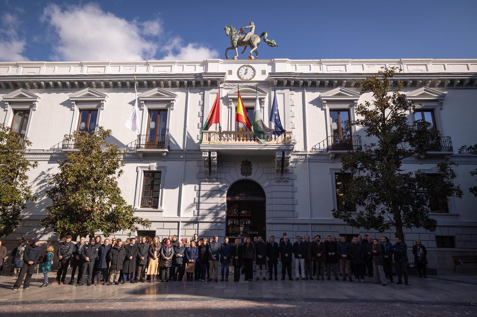 &copy;Ayto.Granada: Minuto de silencio